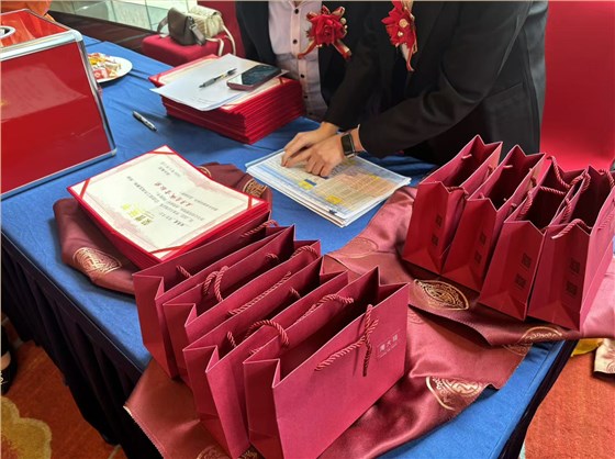 186f352578844134c2aee8e035674241